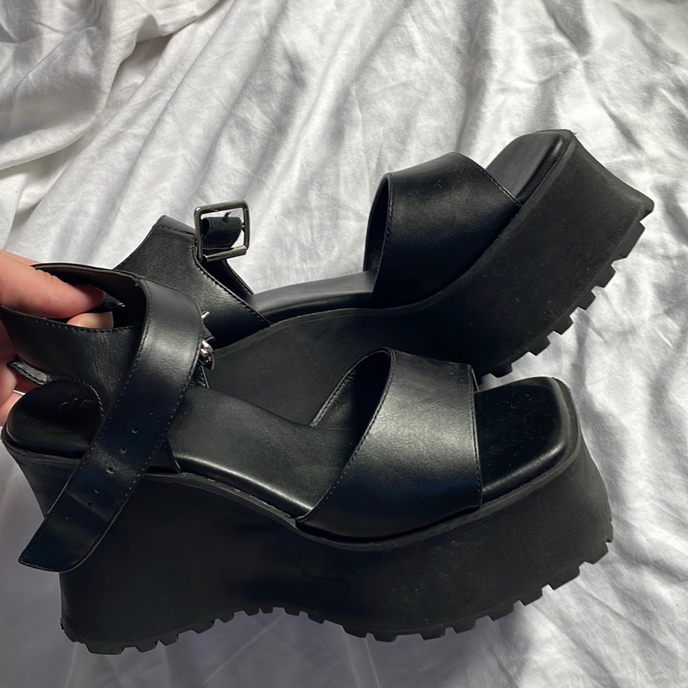 Delia Platforms